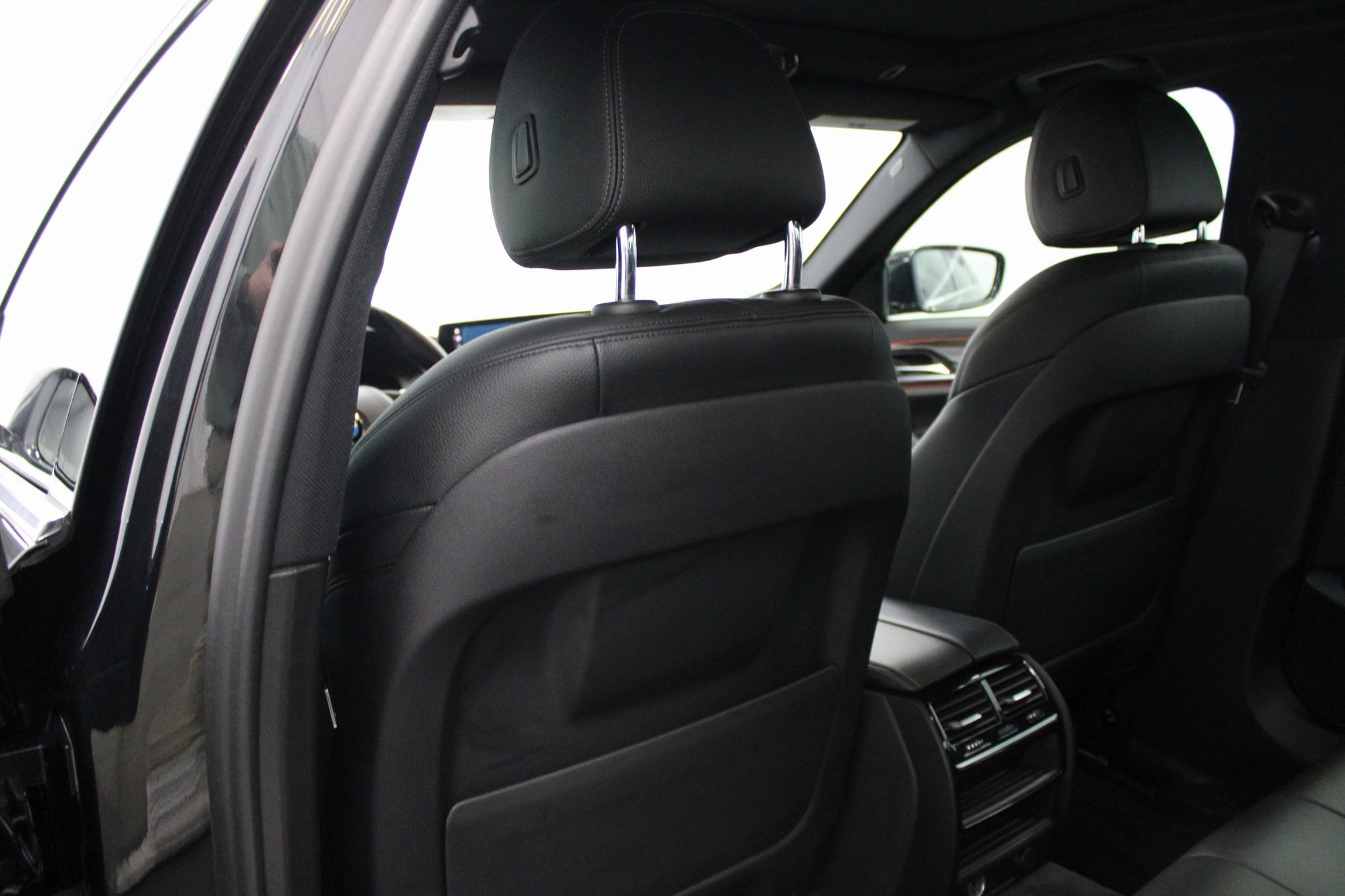 Used 2019 BMW 530i w/ Convenience Package image 21