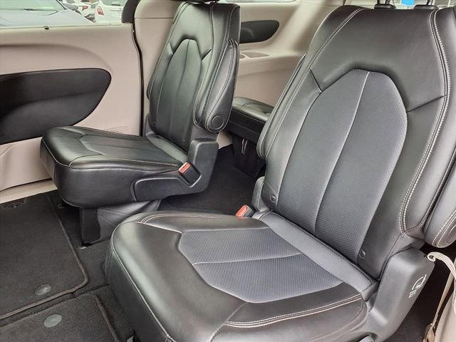 Used 2024 Chrysler Pacifica Touring-L image 7