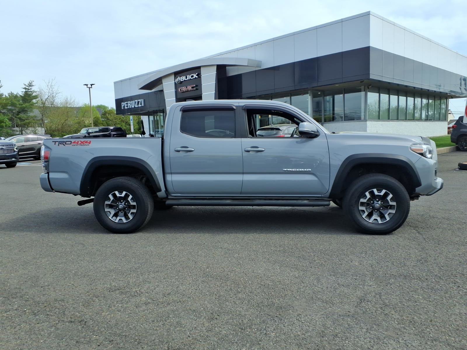 Used 2020 Toyota Tacoma TRD Off-Road w/ TRD Premium Off Road Package AWD/4WD image 2