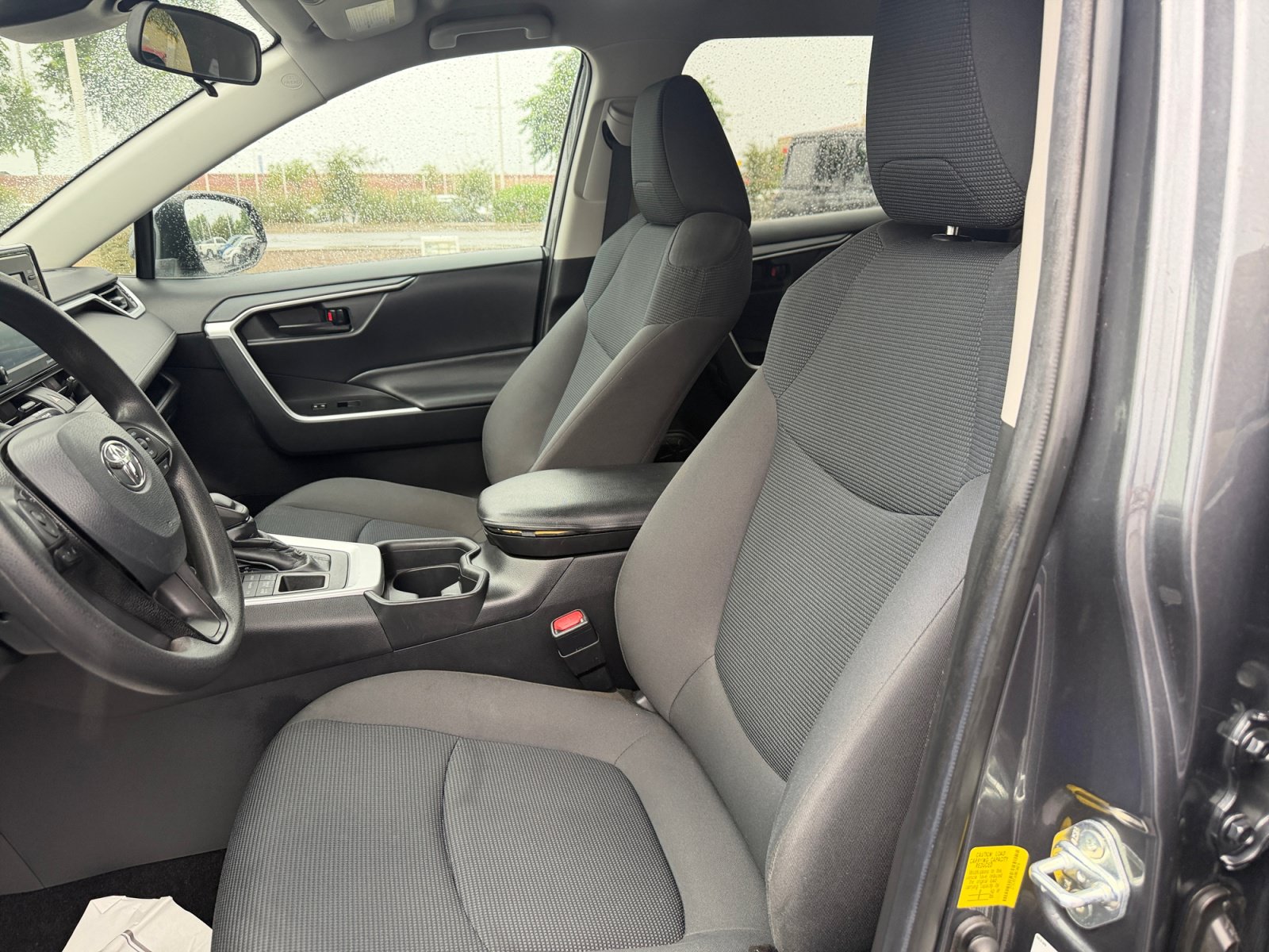 Used 2021 Toyota RAV4 LE AWD/4WD image 15