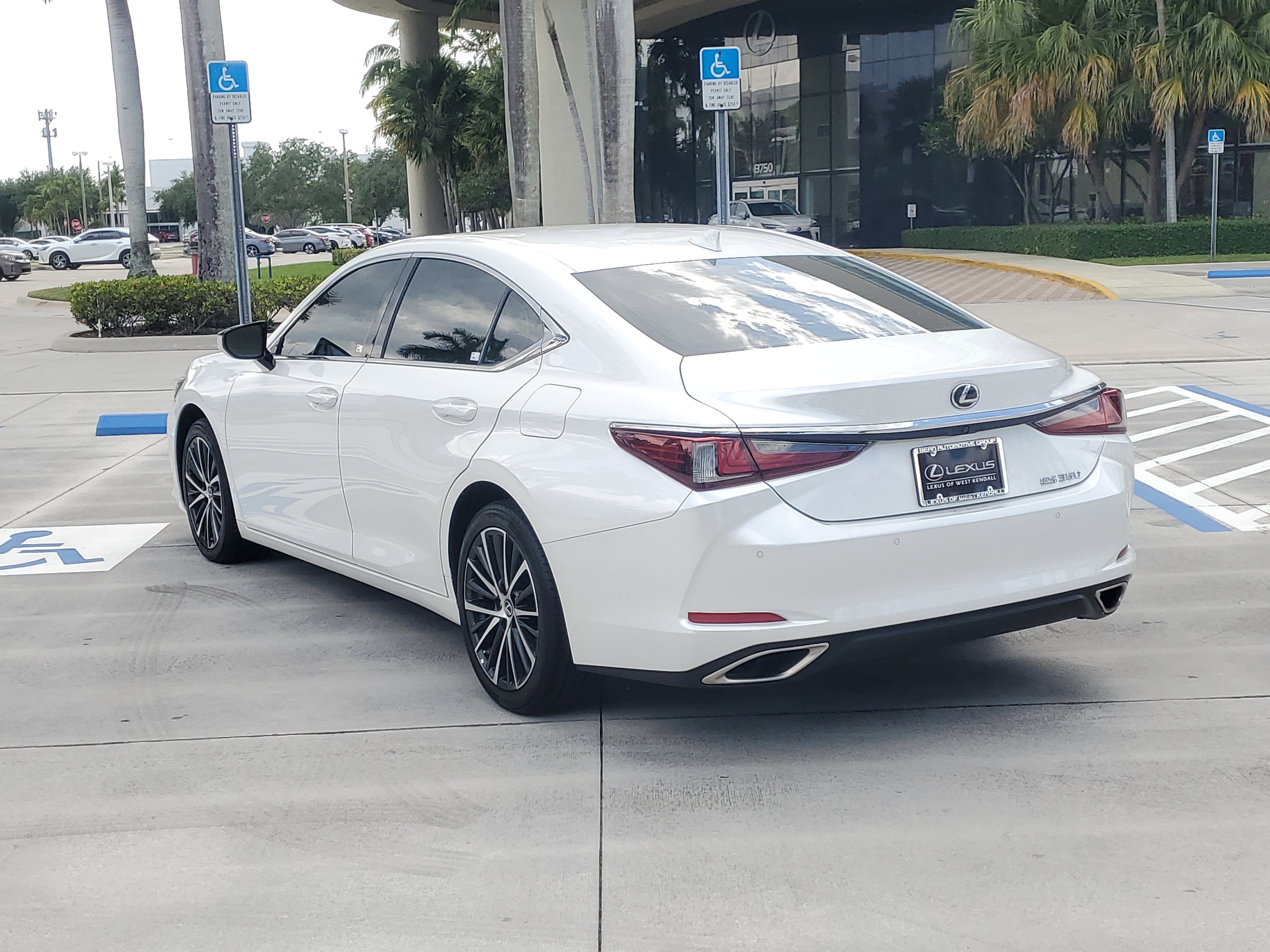 Used 2025 Lexus ES 350 w/ Premium Package FWD image 8