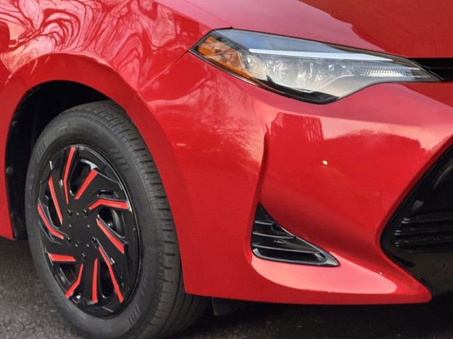 Used 2018 Toyota Corolla LE FWD image 3