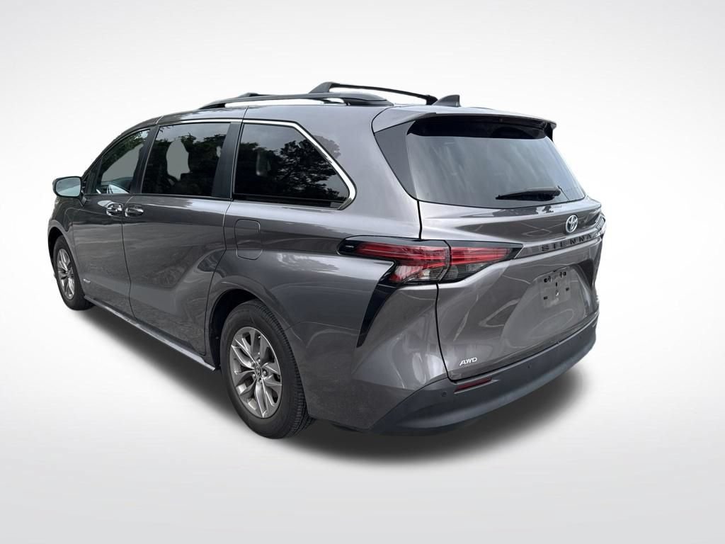 Used 2021 Toyota Sienna XLE w/ XLE Plus Package AWD/4WD image 4
