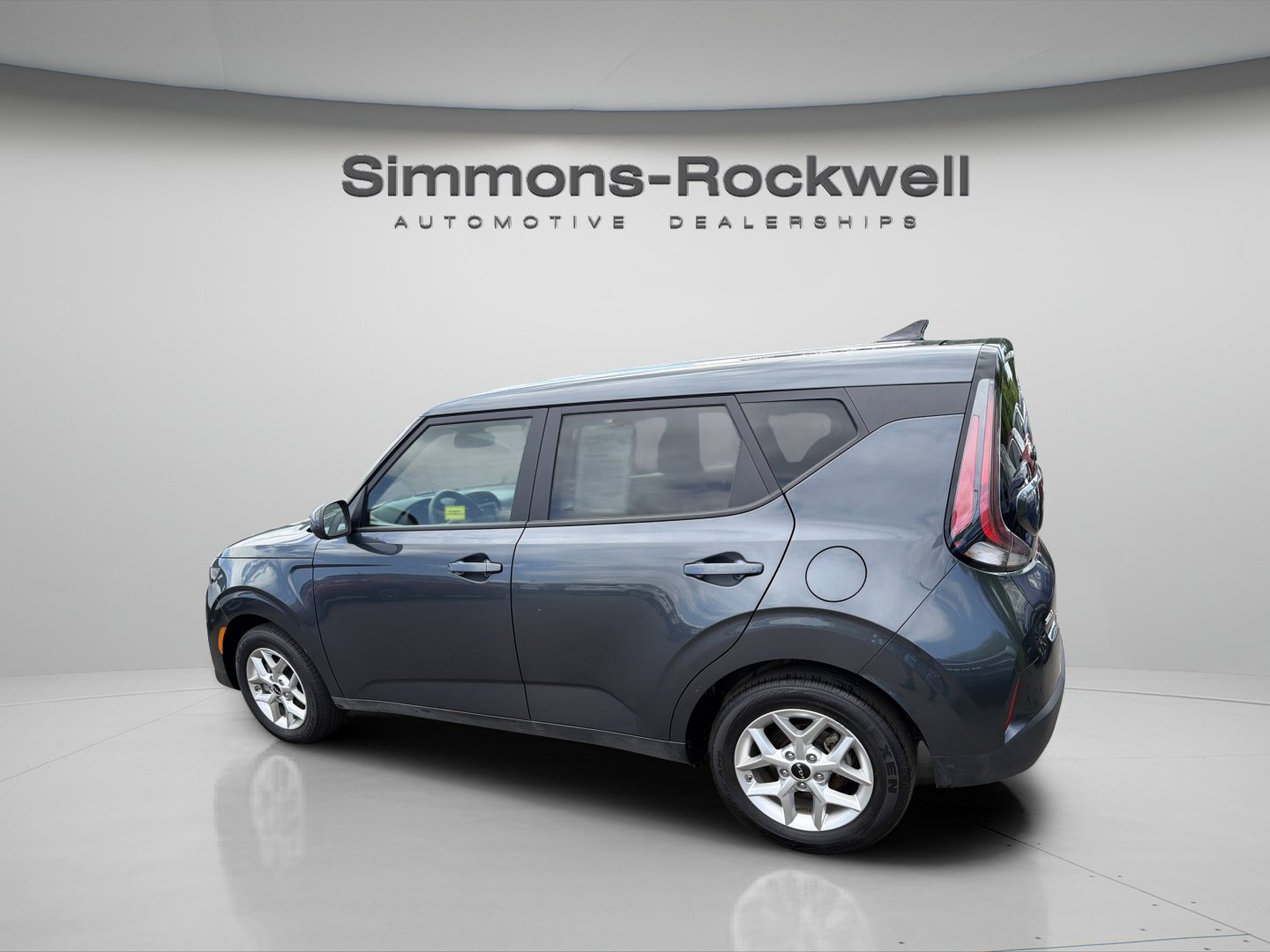 Used 2025 Kia Soul LX w/ LX Technology Package FWD image 2