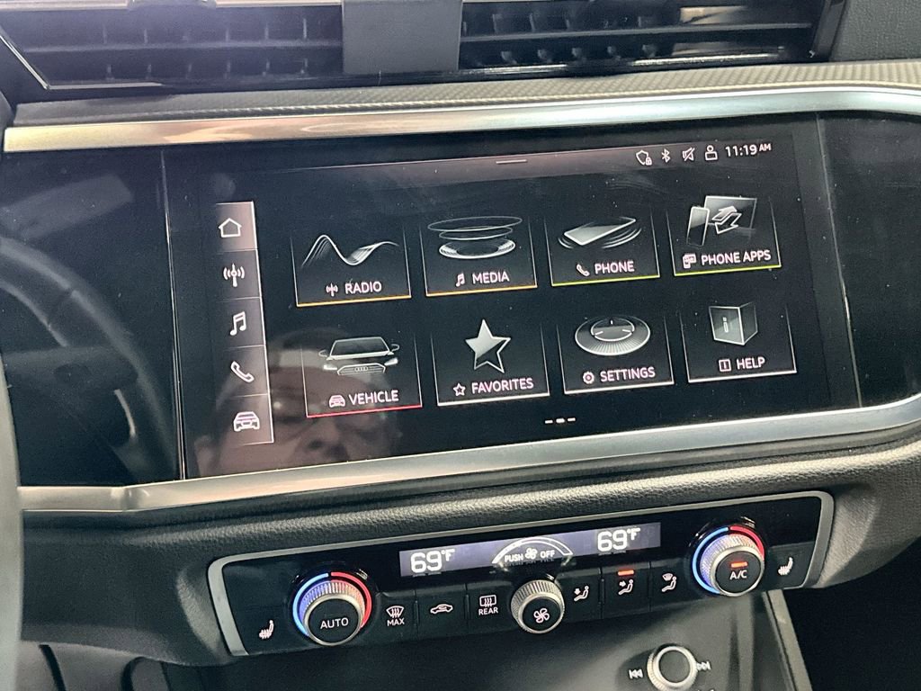 Used 2025 Audi Q3 2.0T Premium image 18