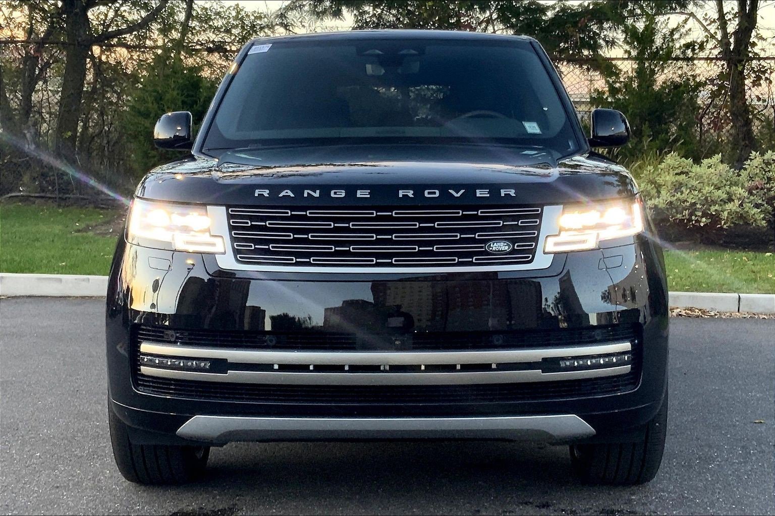 New 2025 Land Rover Range Rover SE image 3