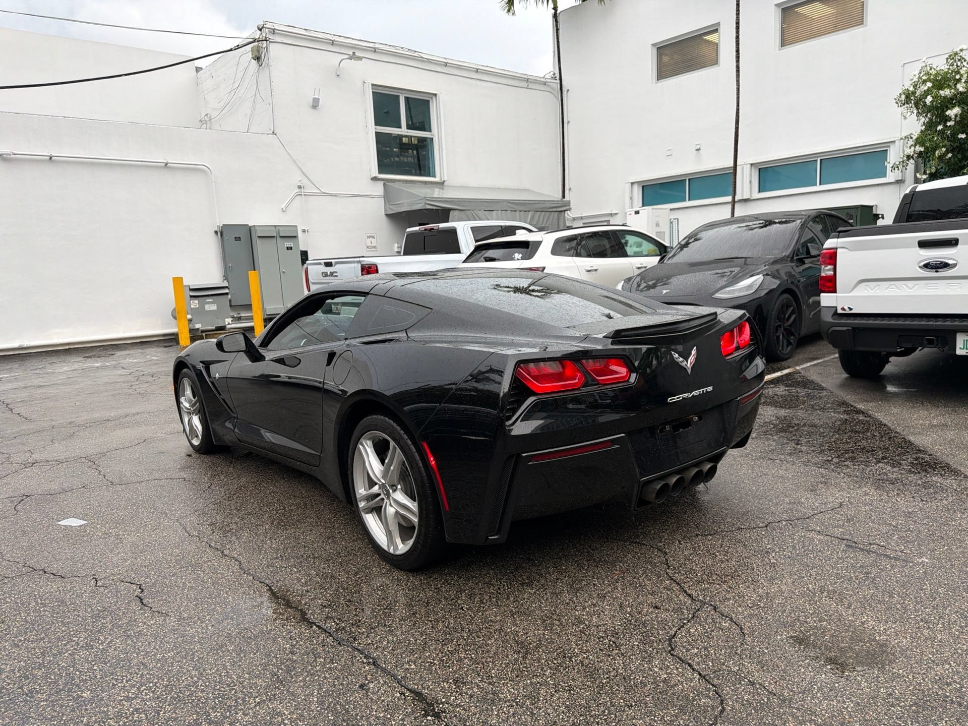 Used 2017 Chevrolet Corvette Stingray Coupe w/ 1LT RWD image 7