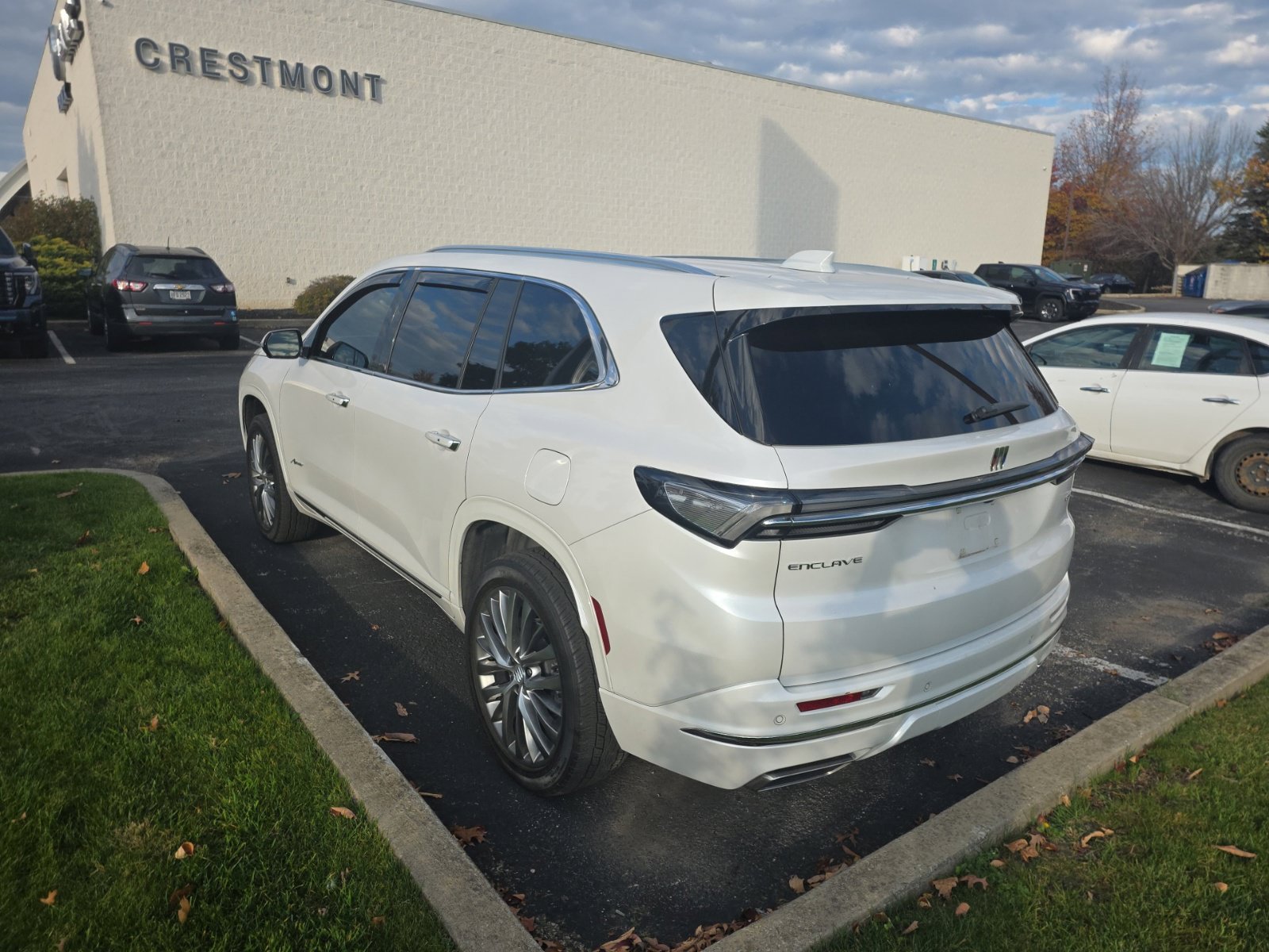 Used 2025 Buick Enclave Avenir FWD image 7