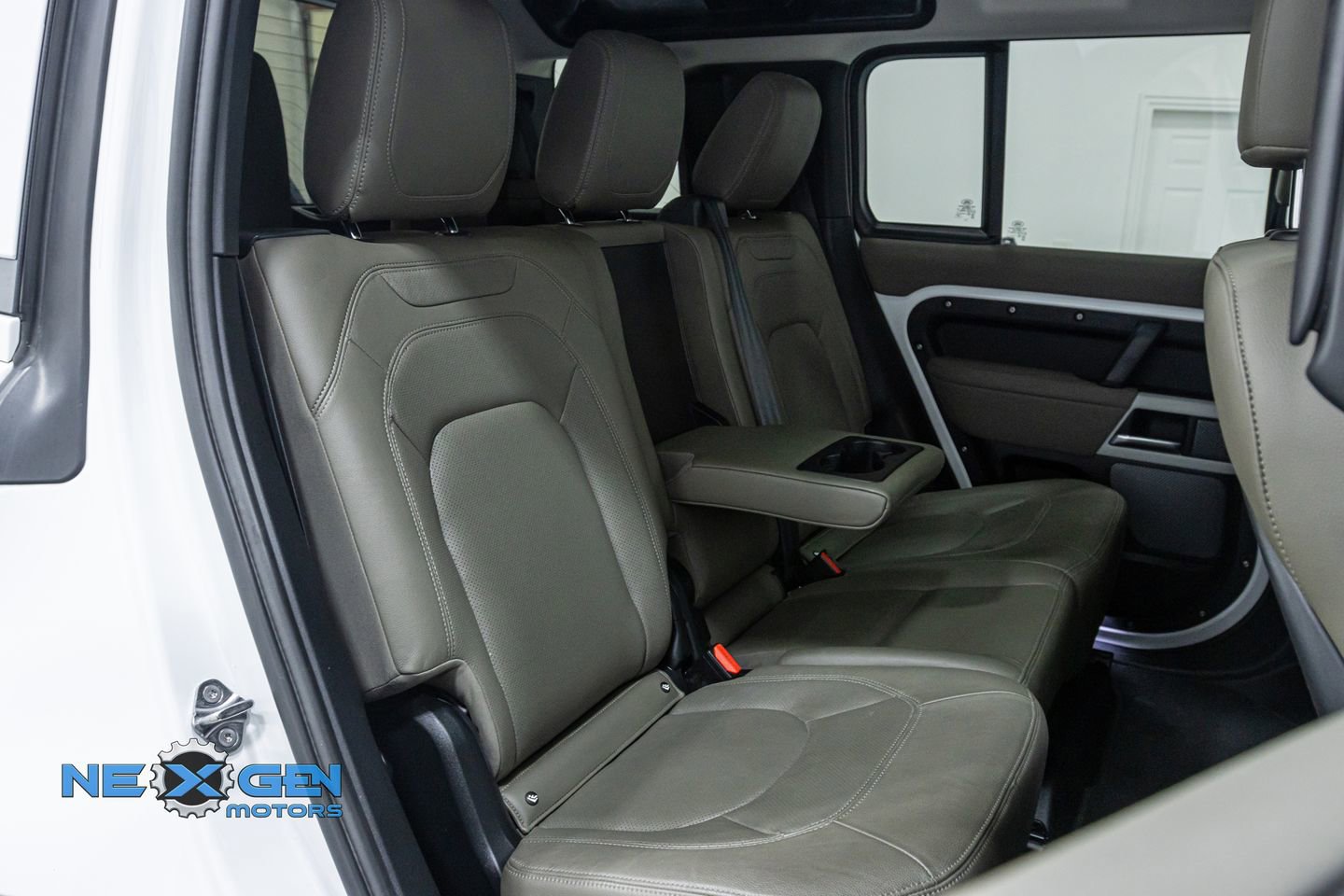 Used 2023 Land Rover Defender 110 S image 36