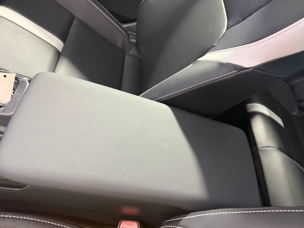 New 2026 Toyota Camry Hybrid FWD image 18