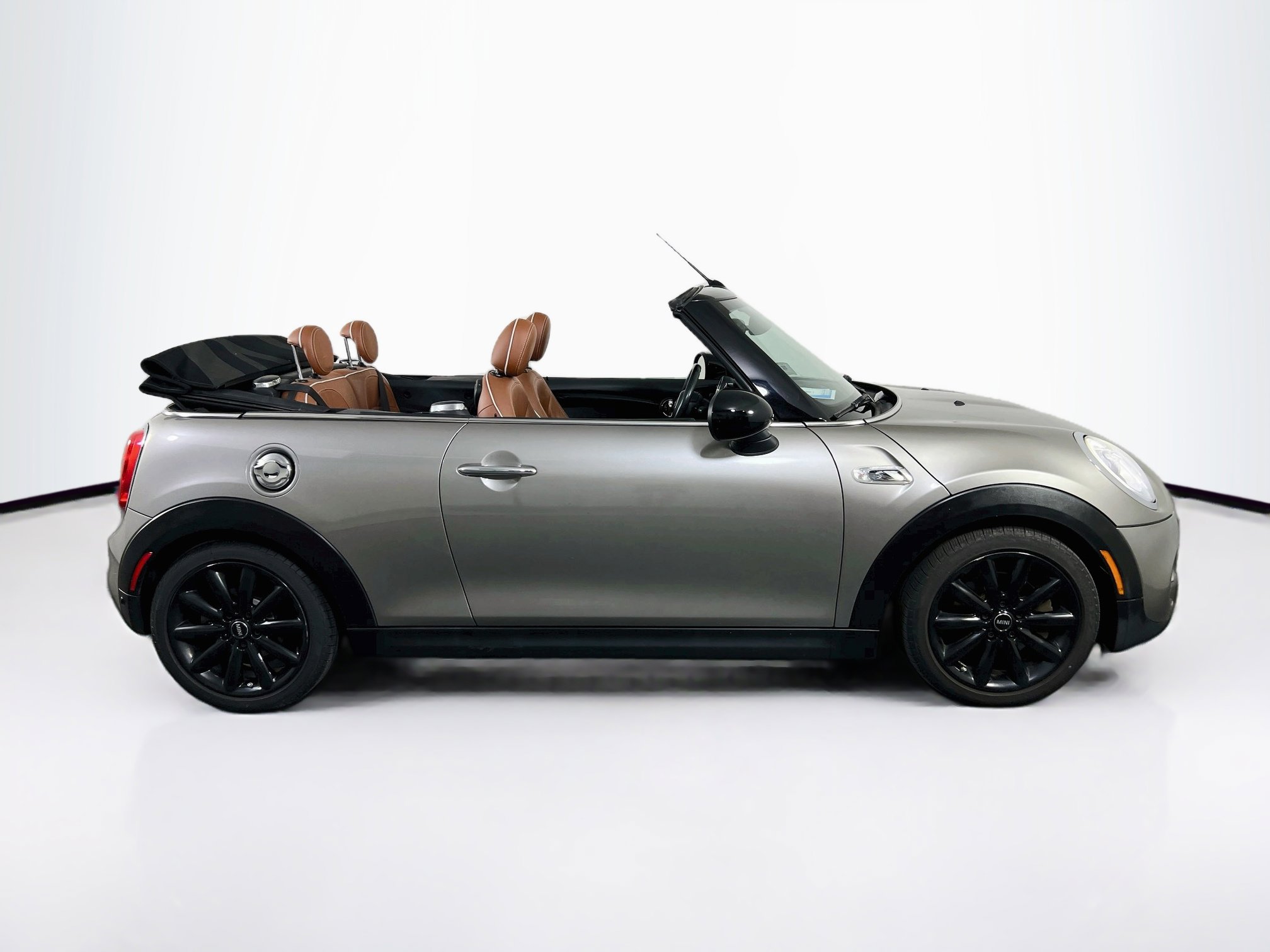 Used 2017 MINI Cooper S FWD image 4