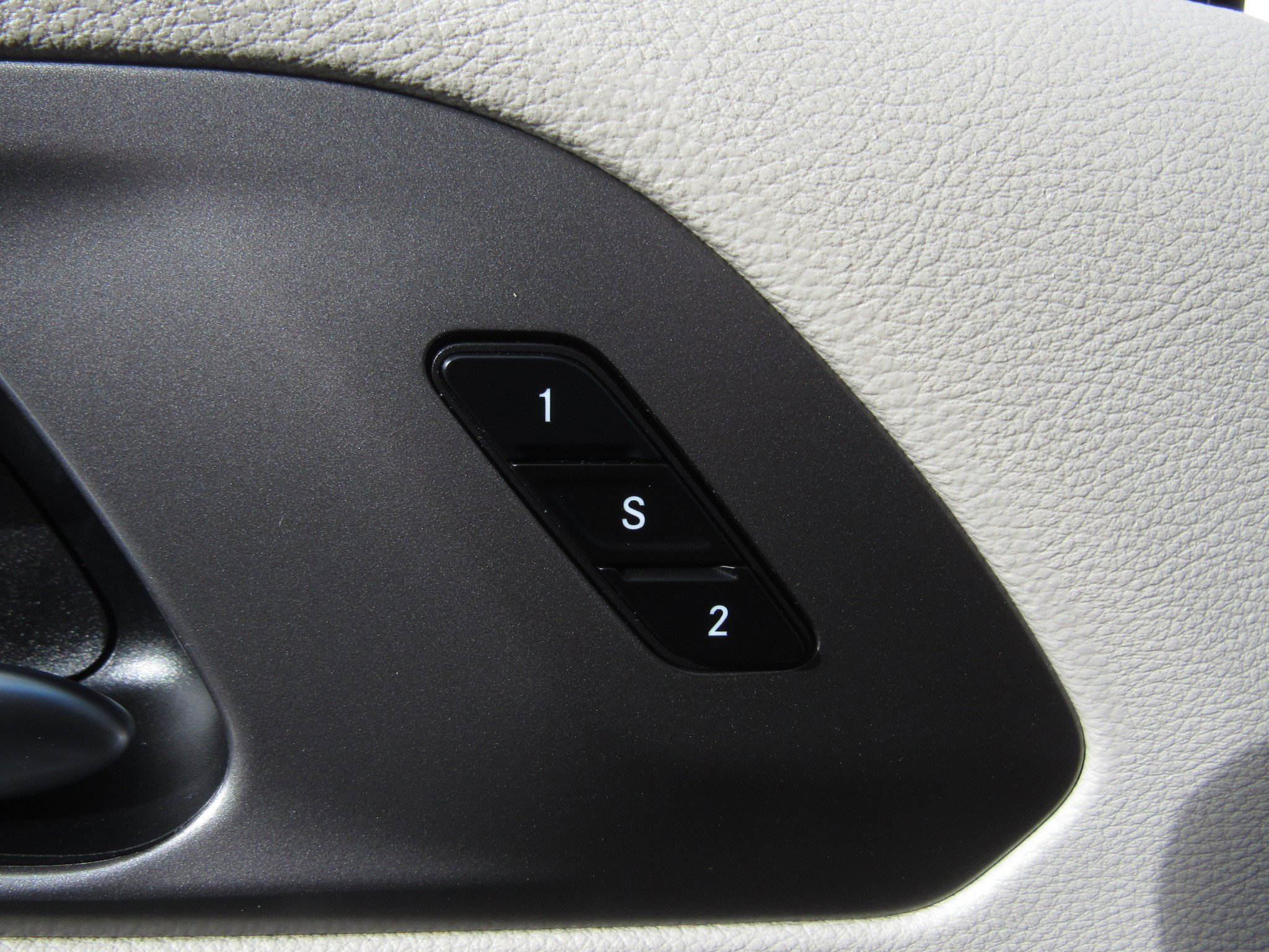 Used 2024 Chrysler Pacifica Touring-L image 23