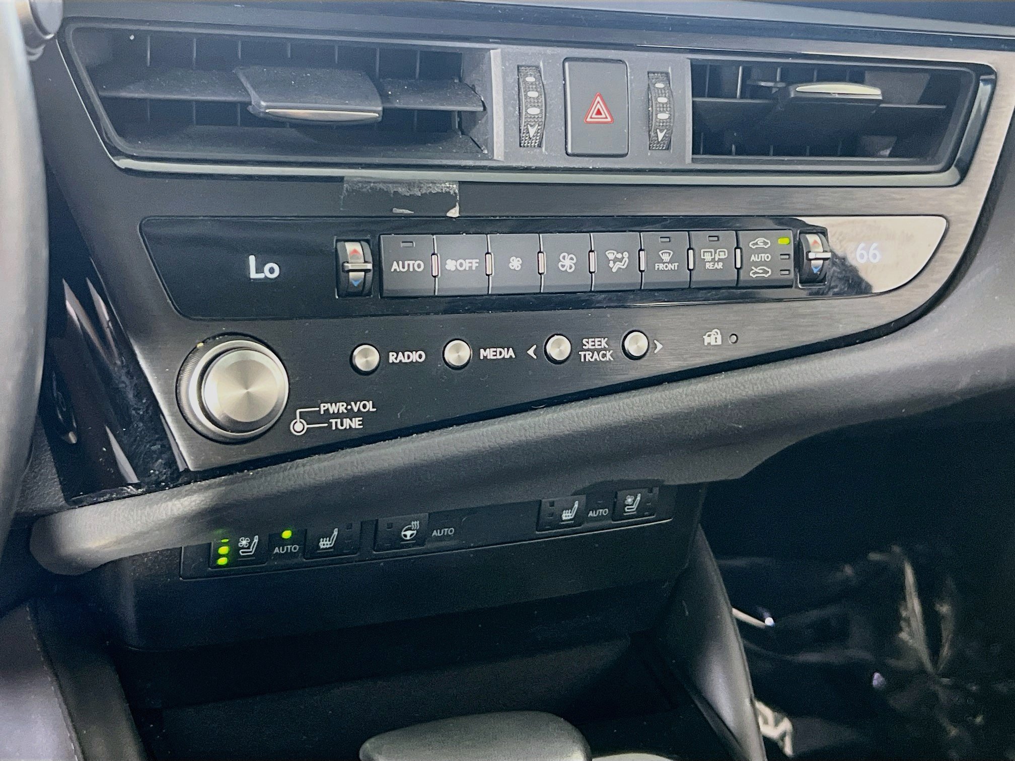 Used 2024 Lexus ES 300h w/ Premium Package FWD image 16