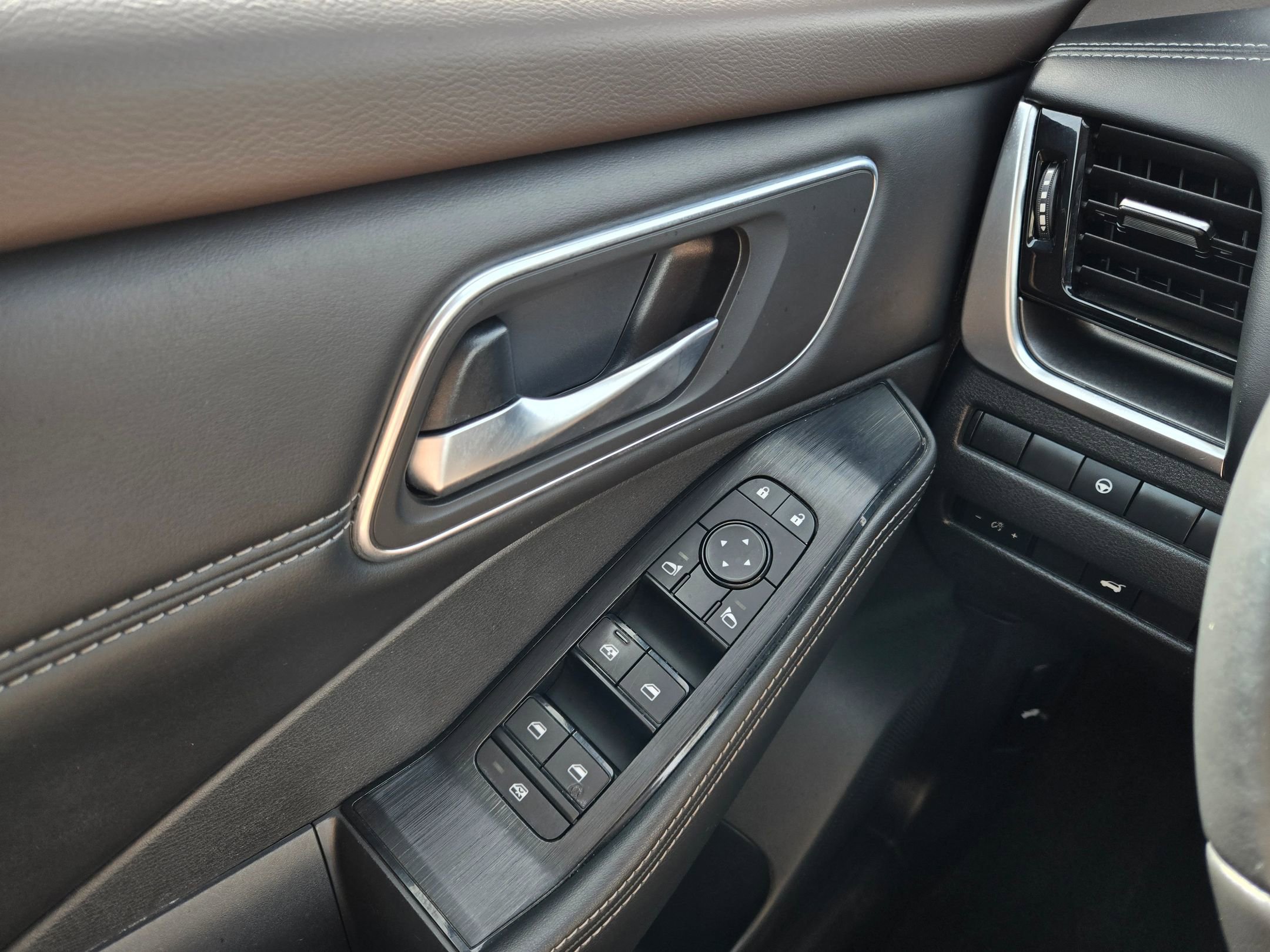 Used 2021 Nissan Rogue SV w/ Premium Package image 21