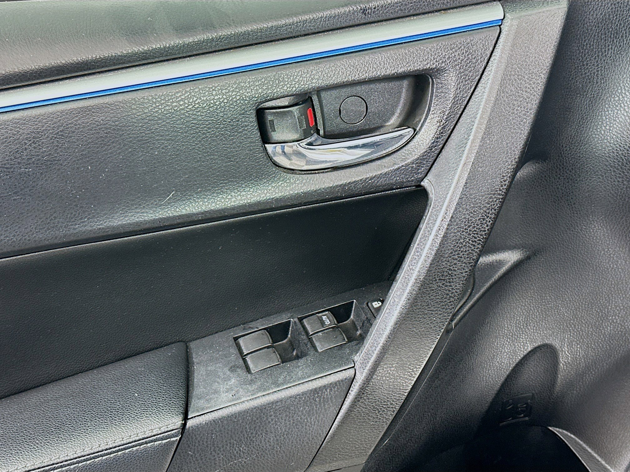 Used 2014 Toyota Corolla S FWD image 15