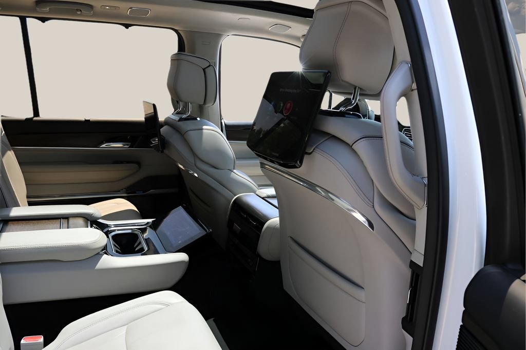 Used 2022 Jeep Grand Wagoneer Series II w/ Premium Group II AWD/4WD image 20