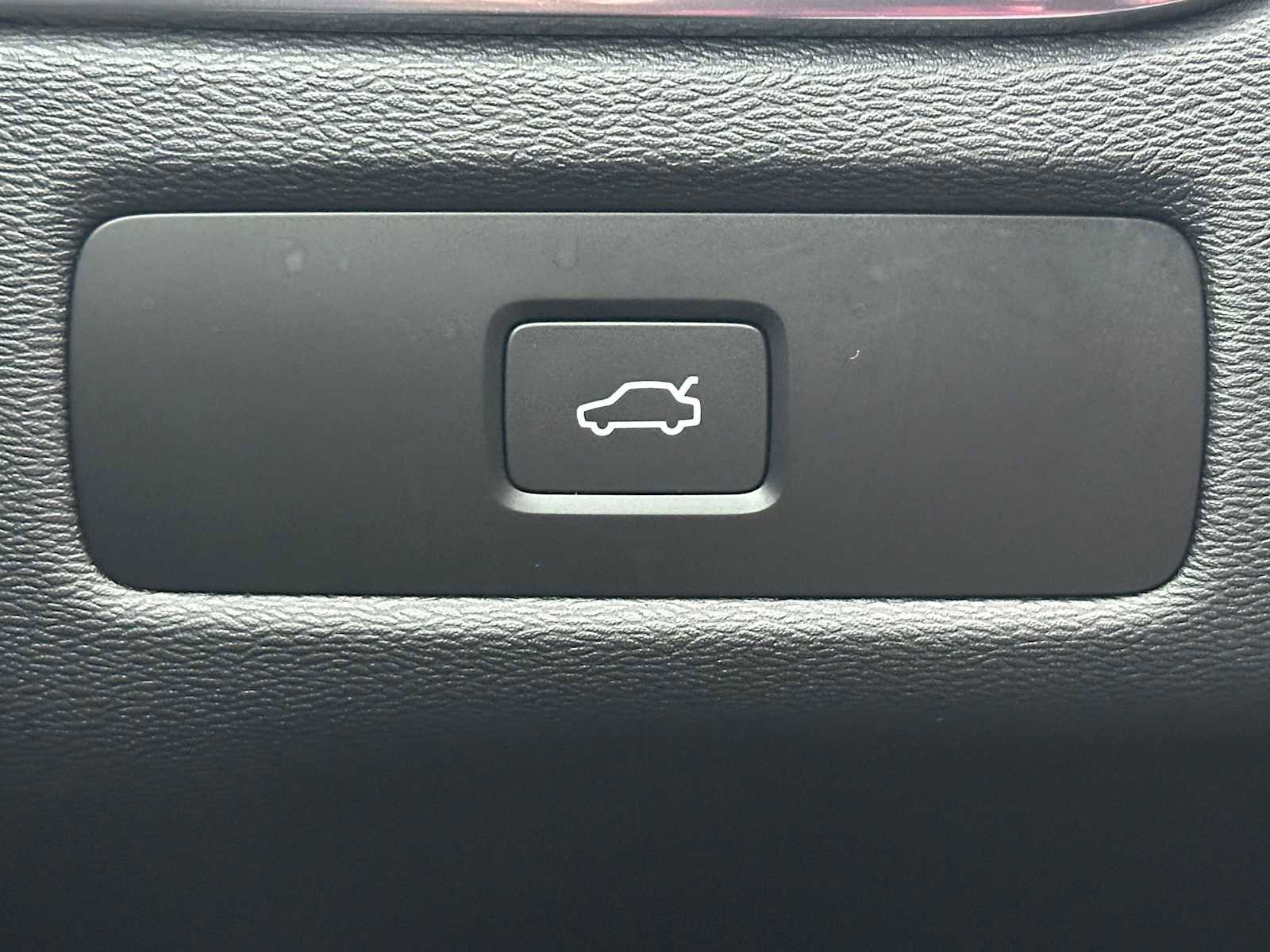 Used 2025 Volvo XC60 B5 Core w/ Protection Package Premier image 32