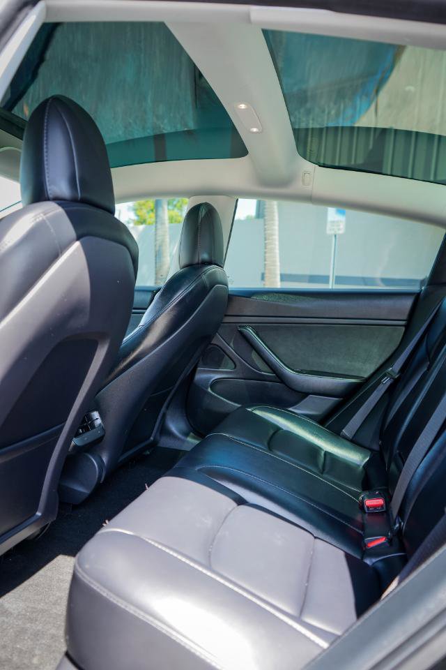 Used 2021 Tesla Model 3 Performance image 16