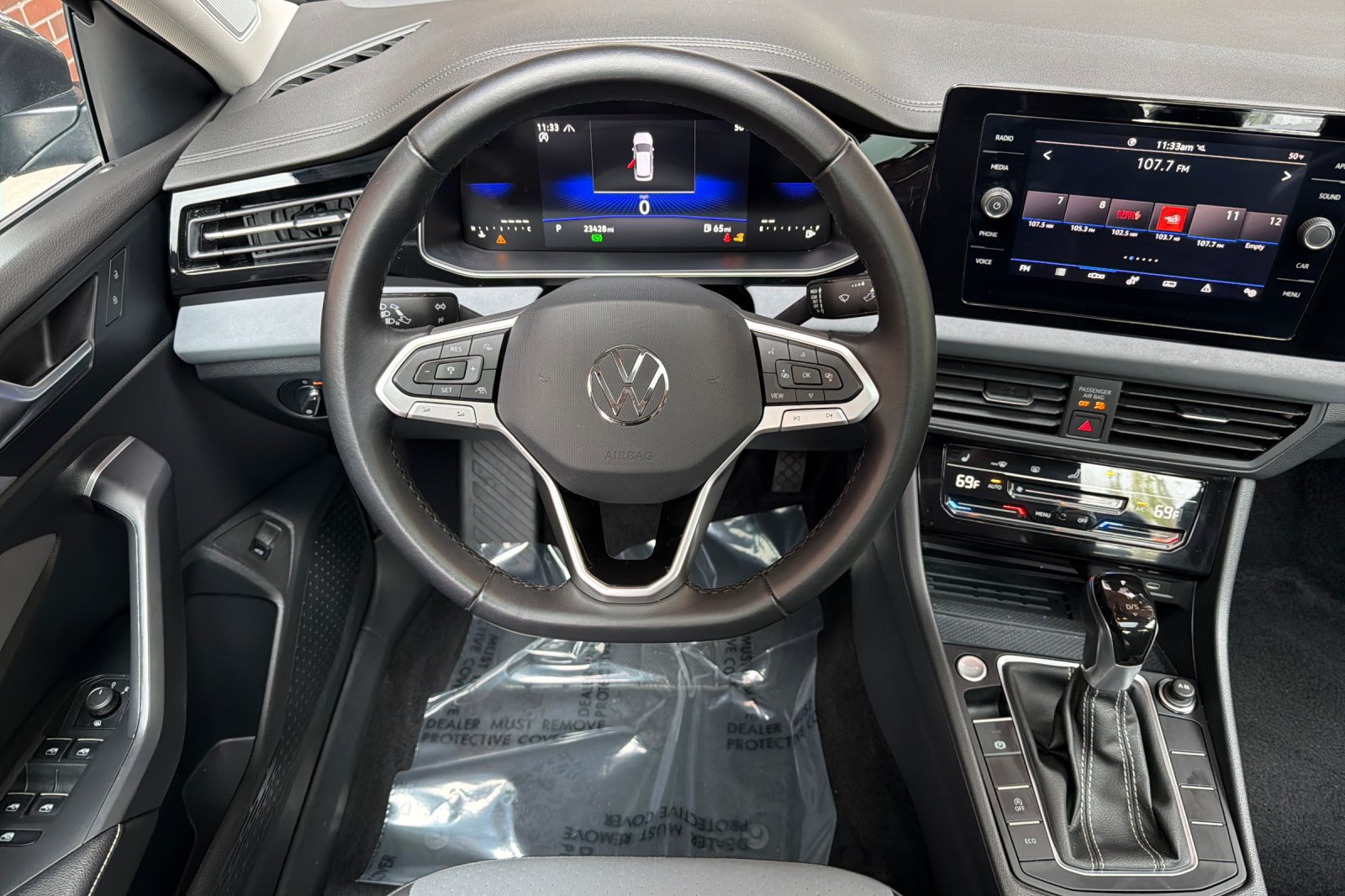 Used 2025 Volkswagen Jetta SE FWD image 14