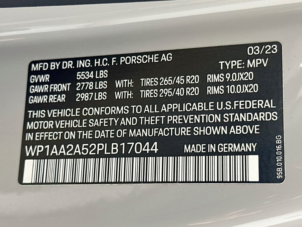 Certified 2023 Porsche Macan AWD/4WD image 34