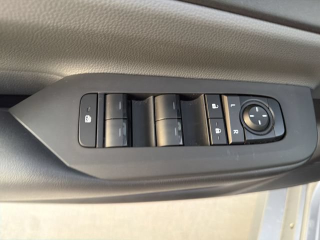 Certified 2025 Toyota Prius LE FWD image 10
