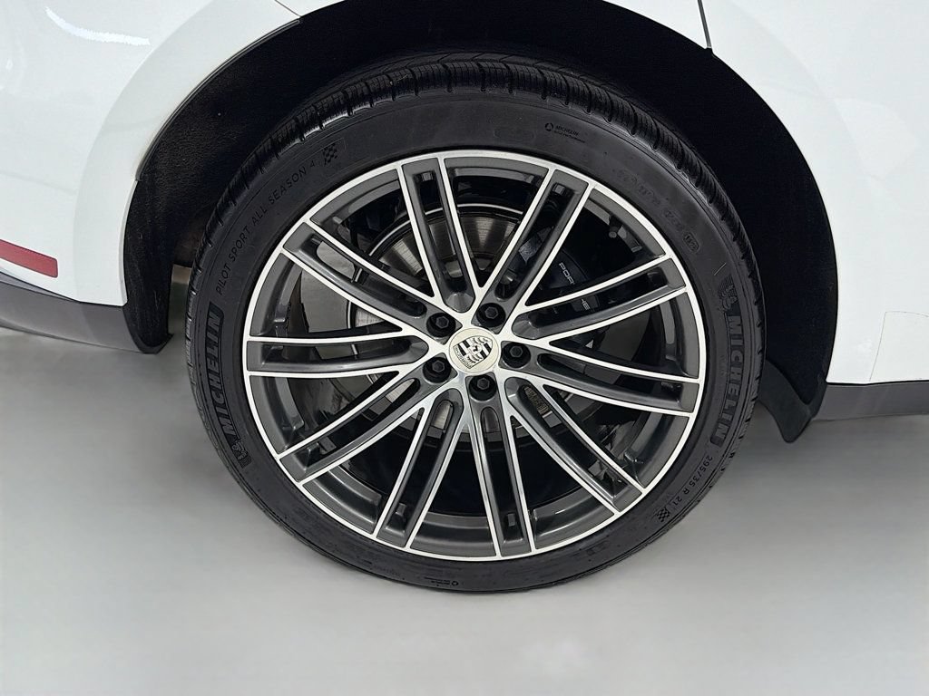 Certified 2023 Porsche Macan AWD/4WD image 34