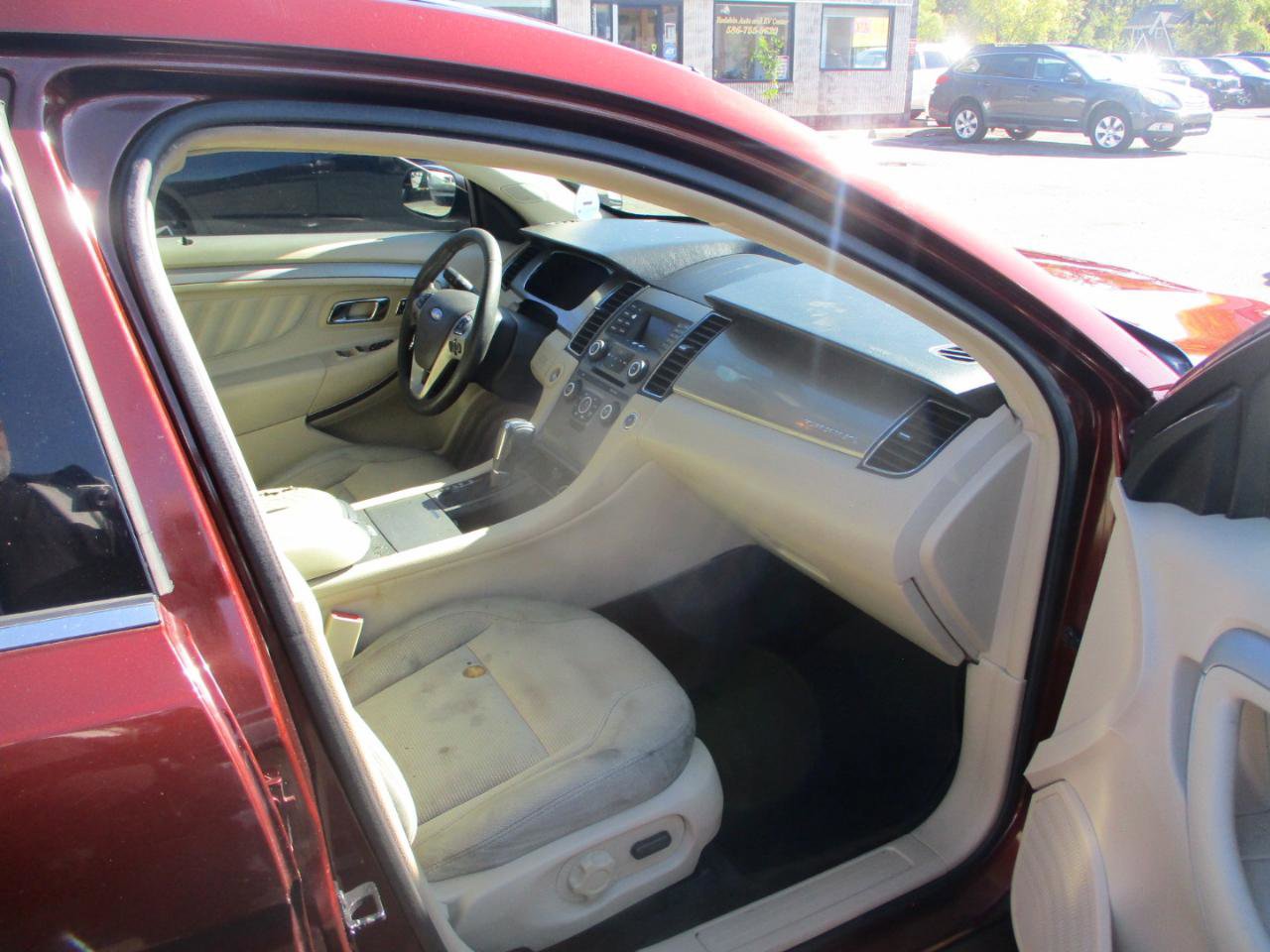 Used 2016 Ford Taurus SEL image 7