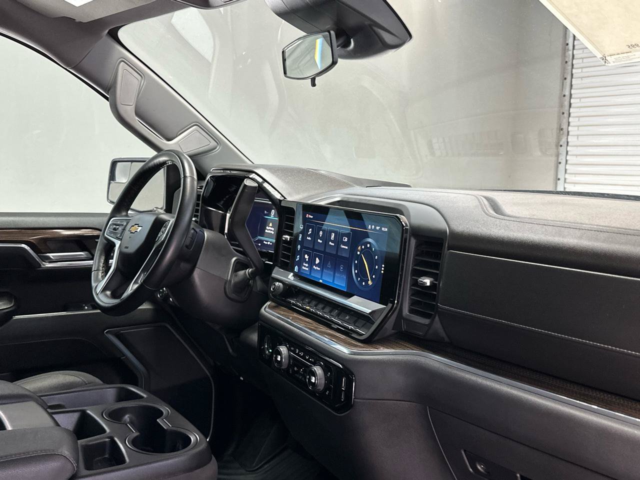 Used 2024 Chevrolet Silverado 1500 LT AWD/4WD image 11