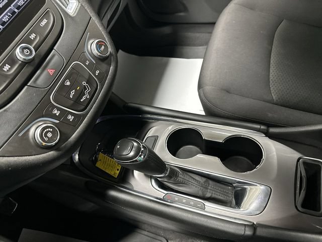 Used 2017 Chevrolet Malibu LT FWD image 13