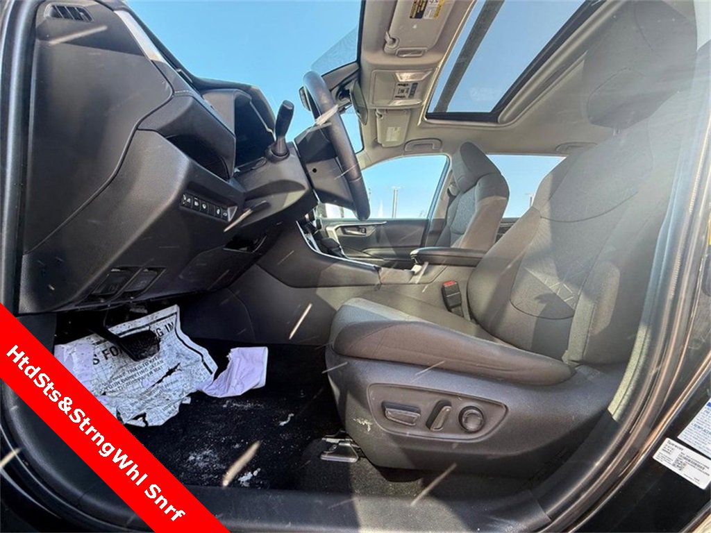 Used 2022 Toyota RAV4 XLE w/ Convenience Package image 27