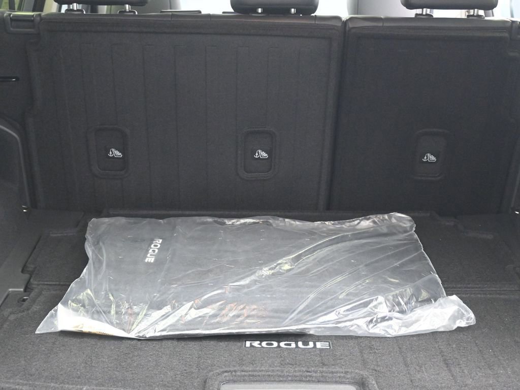 Certified 2025 Nissan Rogue Platinum w/ Tech Package image 12