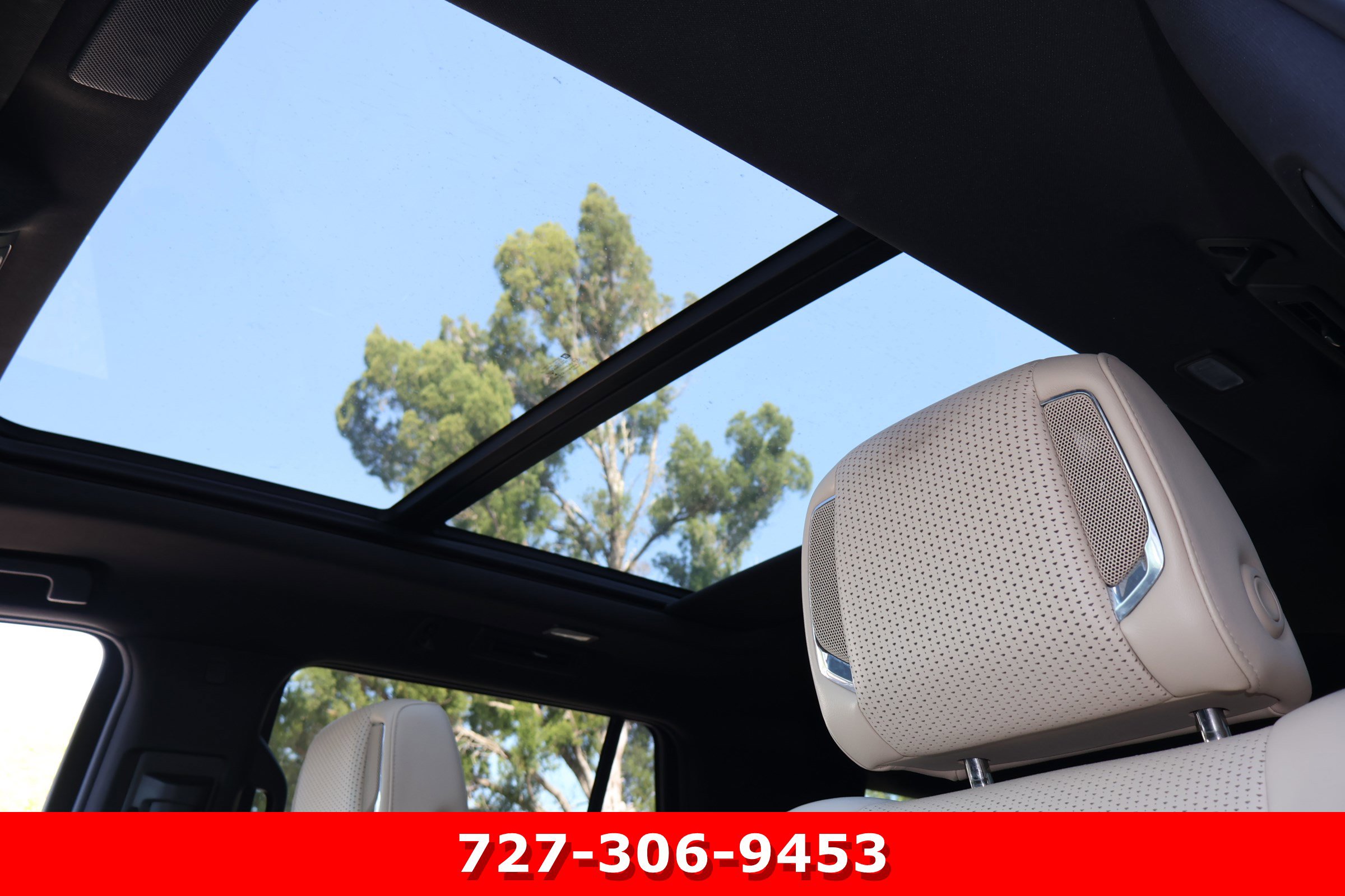 Used 2021 Cadillac Escalade Premium Luxury RWD image 5