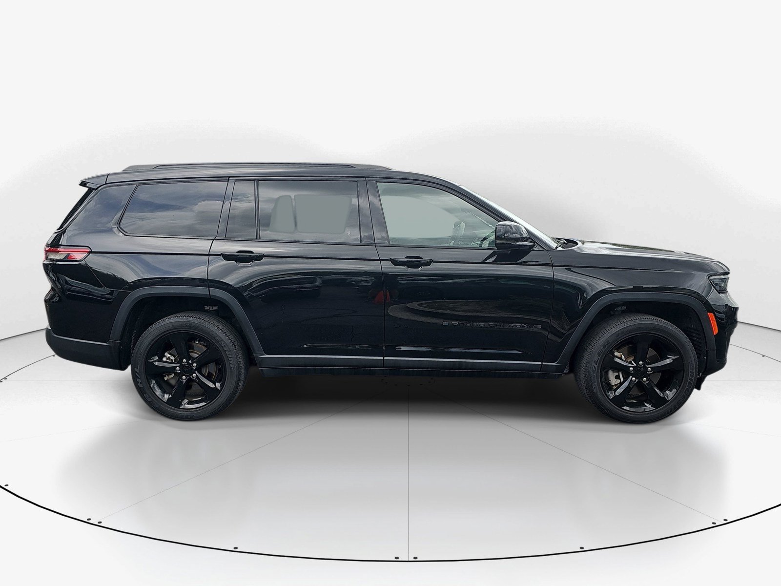 Used 2023 Jeep Grand Cherokee L Laredo RWD image 2