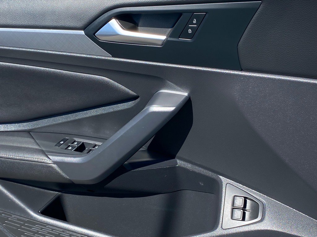 Used 2022 Volkswagen Jetta SE image 17