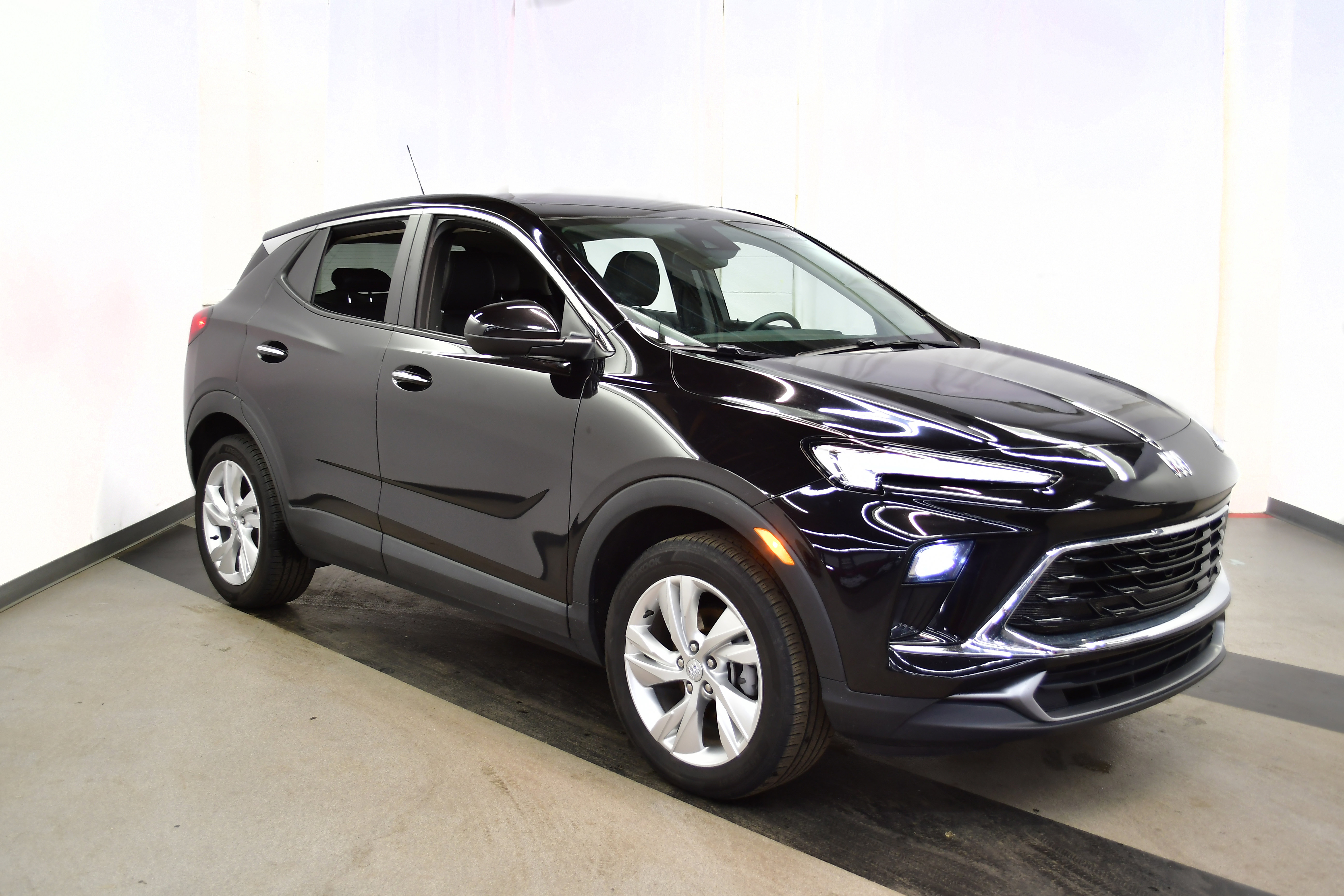 Used 2025 Buick Encore GX Preferred image 2