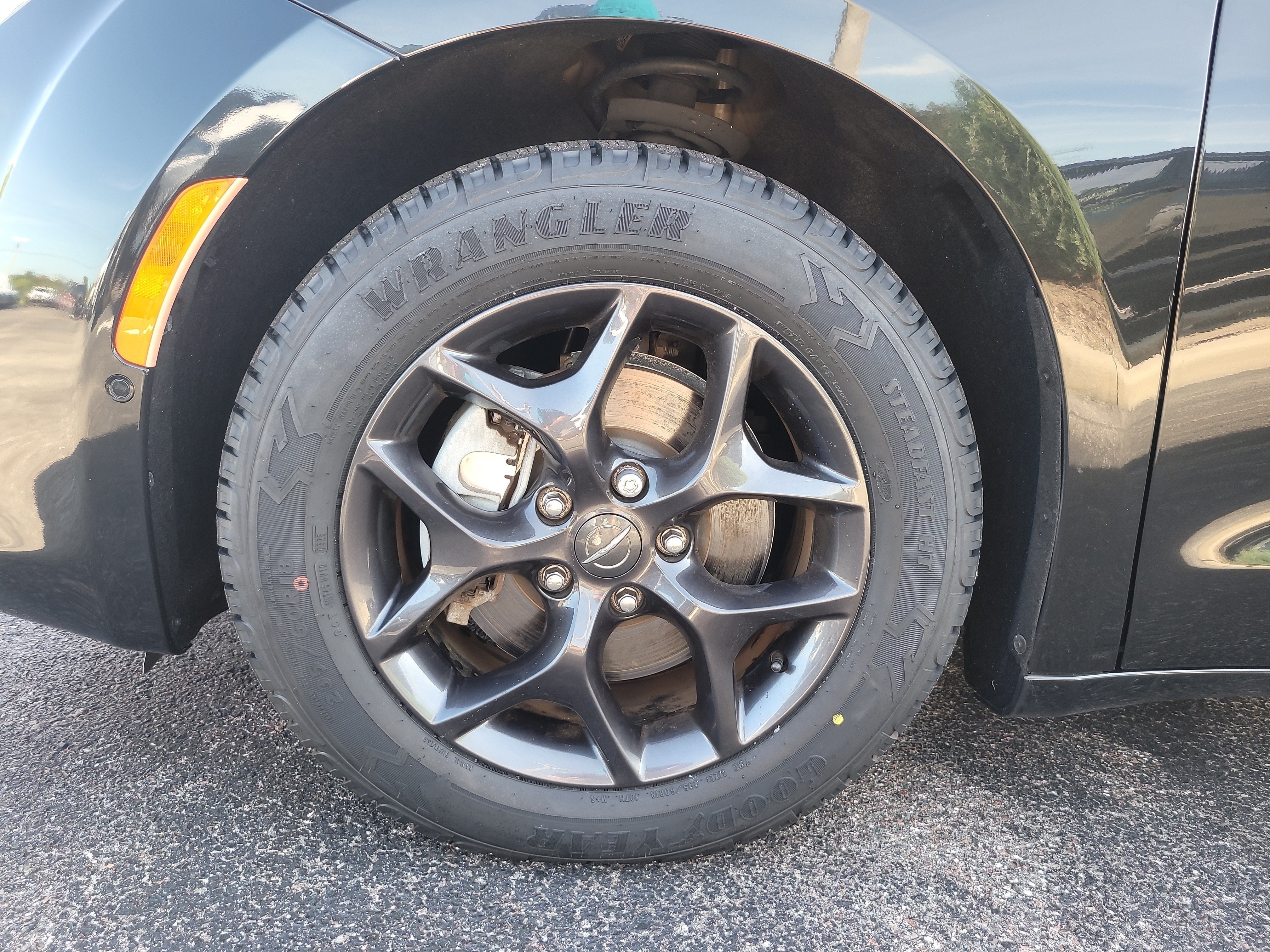 Used 2020 Chrysler Pacifica Limited w/ Advanced Safetytec Group FWD image 9