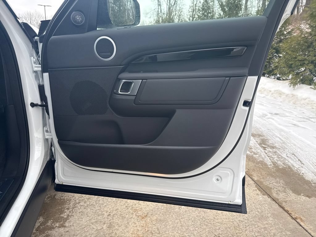 New 2026 Land Rover Discovery S AWD/4WD image 15