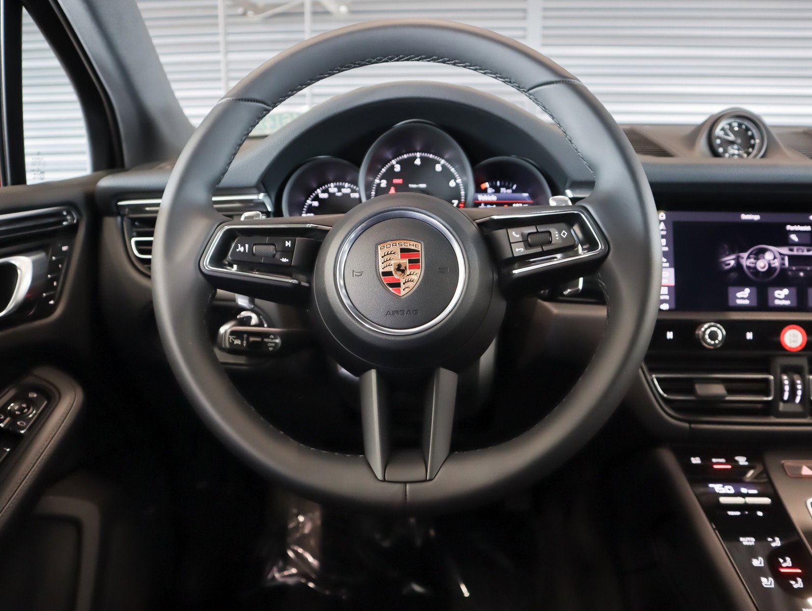 Used 2026 Porsche Macan AWD/4WD image 13