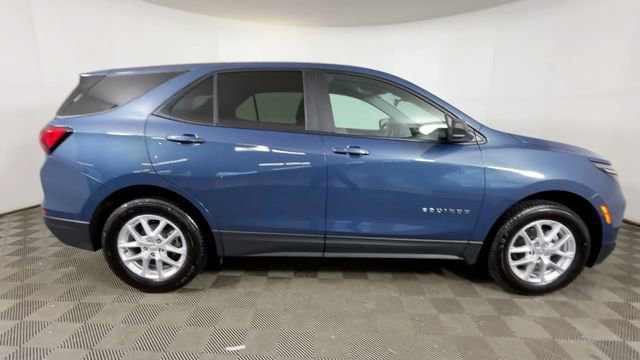 Used 2024 Chevrolet Equinox LS w/ LS Convenience Package AWD/4WD image 3