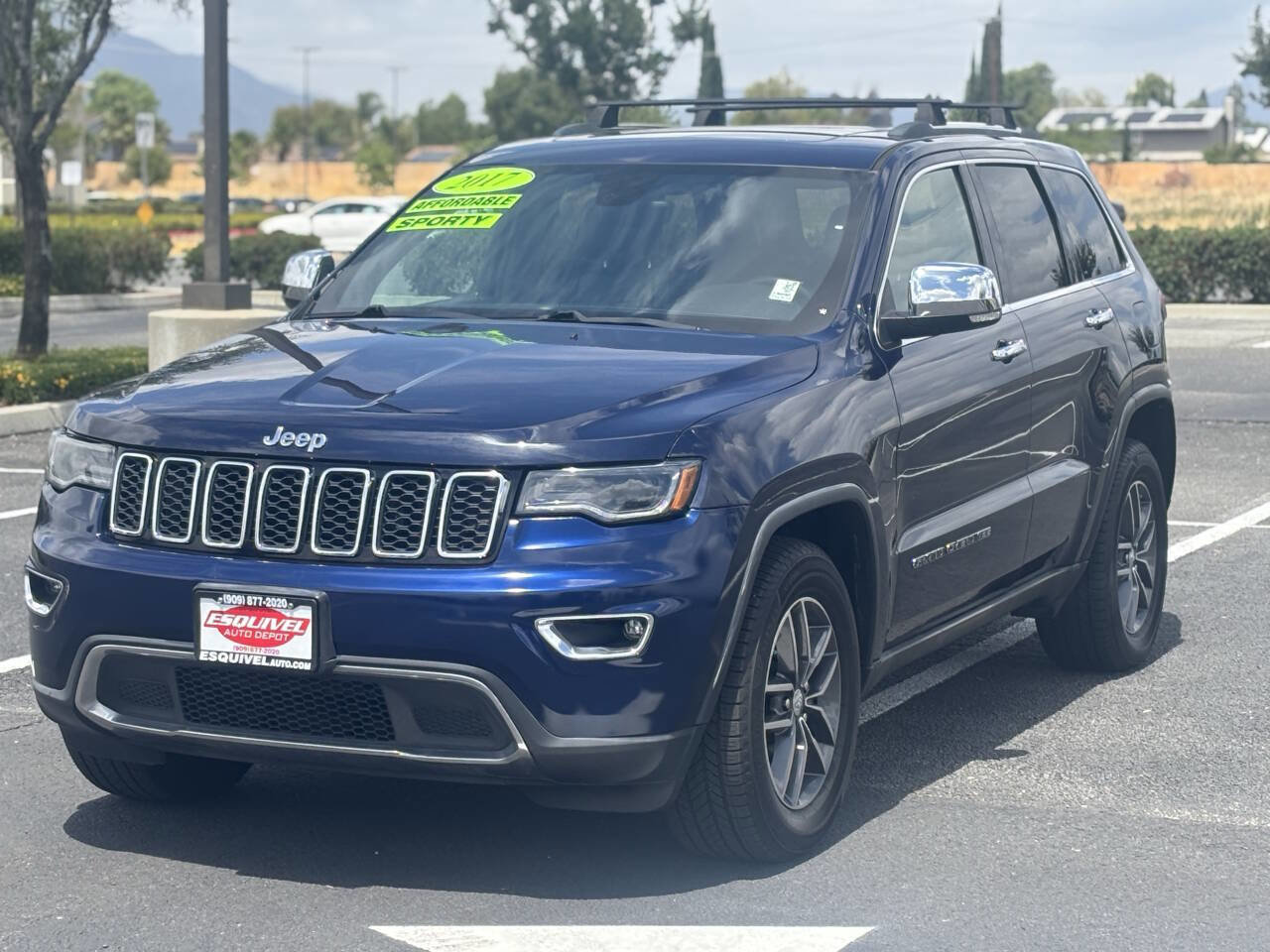 Used 2017 Jeep Grand Cherokee Limited w/ Luxury Group II AWD/4WD image 2
