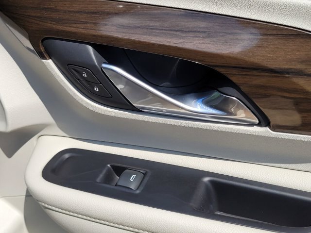 Used 2020 GMC Terrain Denali w/ Denali Premium Package FWD image 13