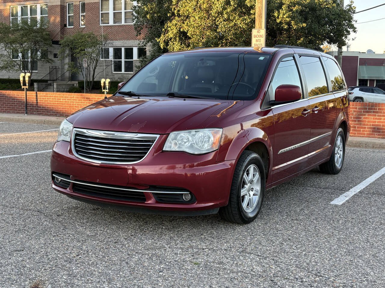 Used 2012 Chrysler Town & Country Touring w/ Entertainment Group #1 FWD image 1
