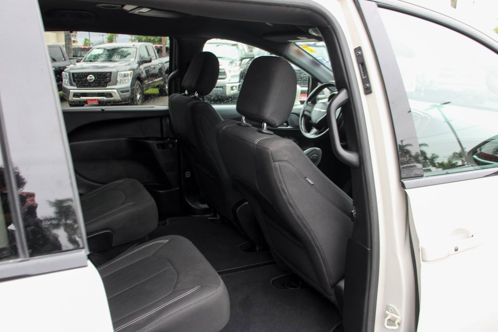 Used 2021 Chrysler Pacifica Touring w/ S Appearance Package image 42