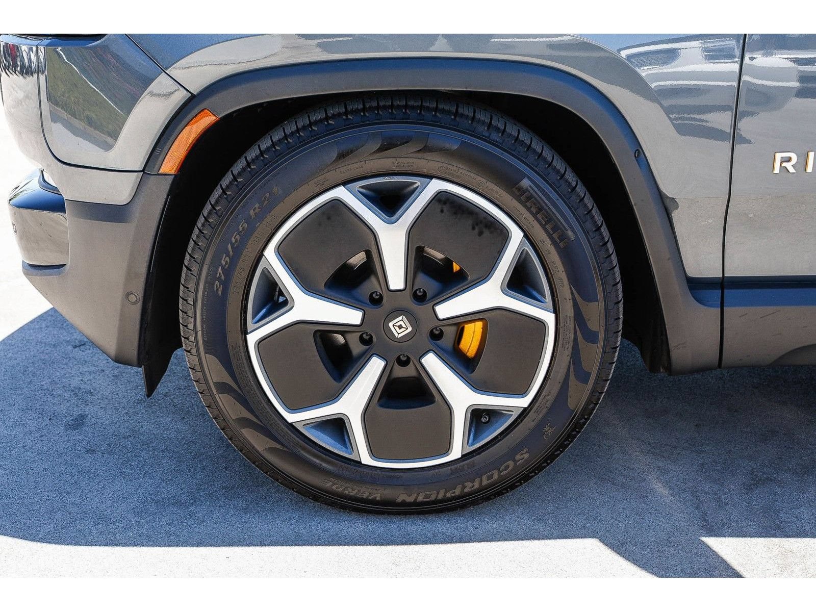 Used 2023 Rivian R1S Adventure AWD/4WD image 10