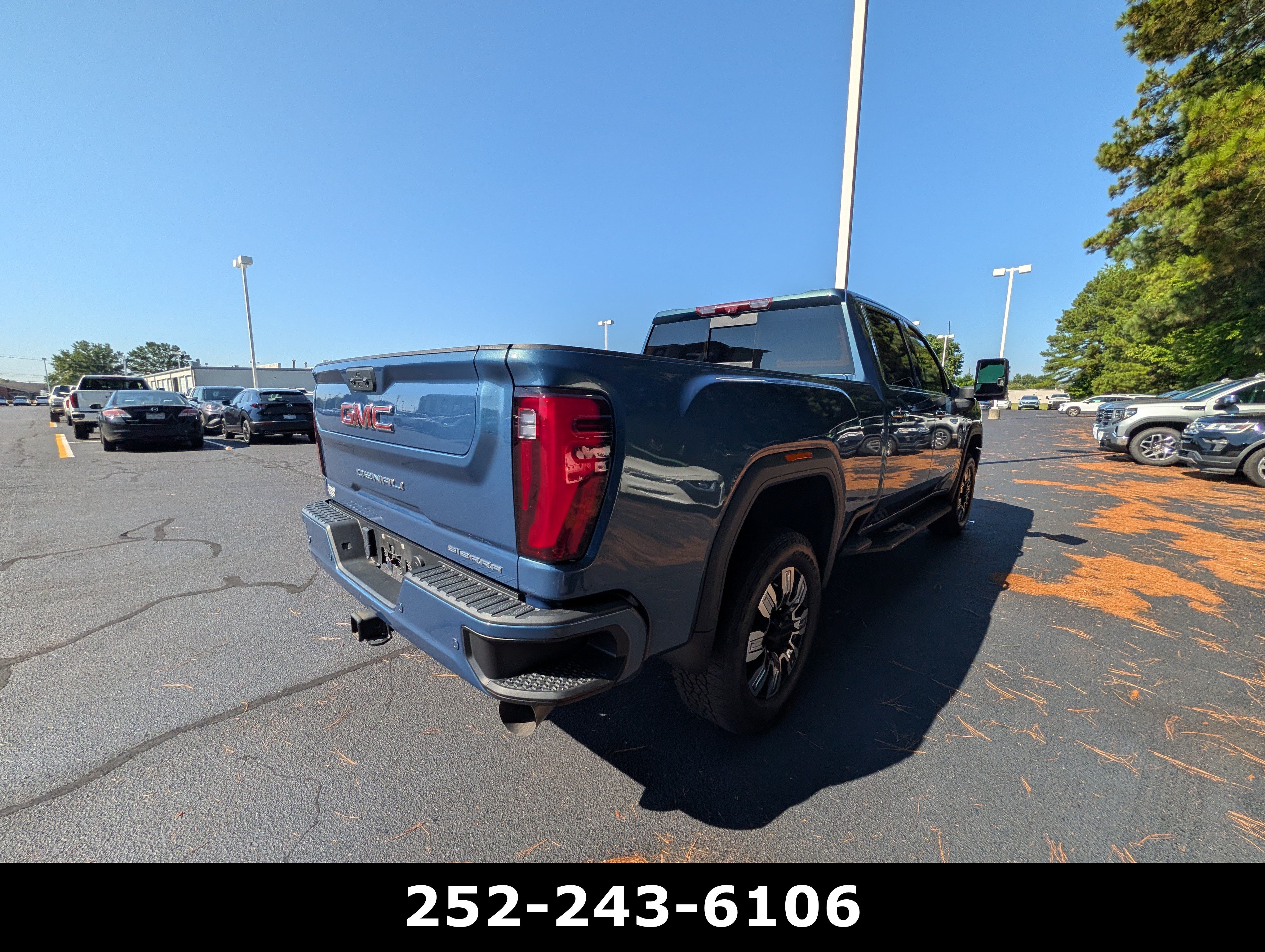 Used 2024 GMC Sierra 2500 Denali w/ Denali Reserve Package AWD/4WD image 8