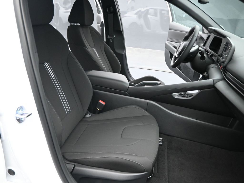 Used 2025 Hyundai Elantra Sport image 27