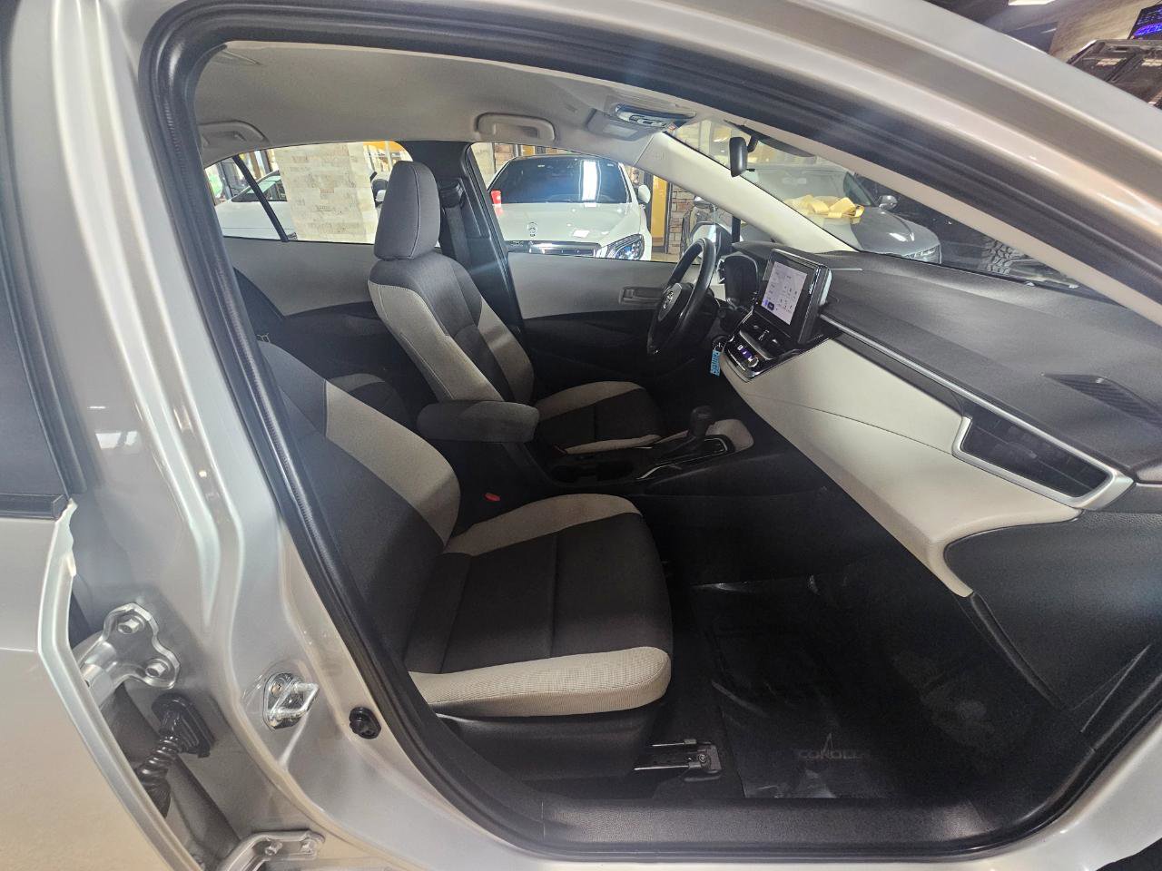 Used 2023 Toyota Corolla LE image 11