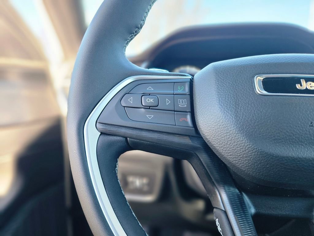 New 2025 Jeep Grand Cherokee Altitude image 24