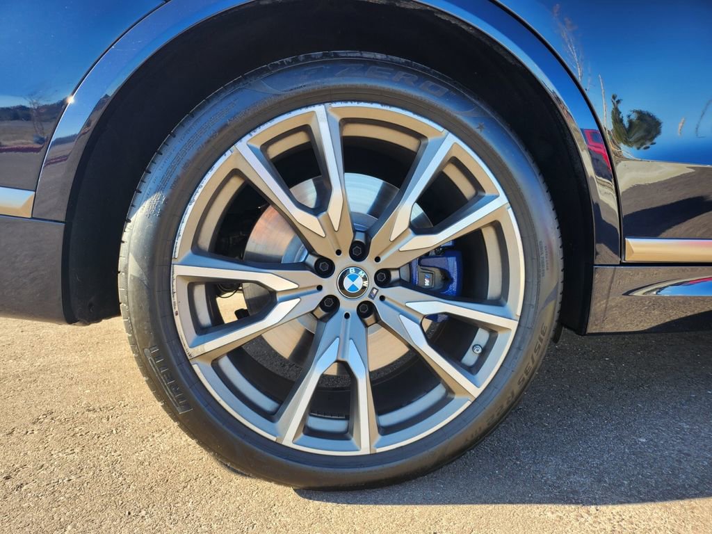 Used 2022 BMW X7 M50i w/ Dynamic Handling Package image 39