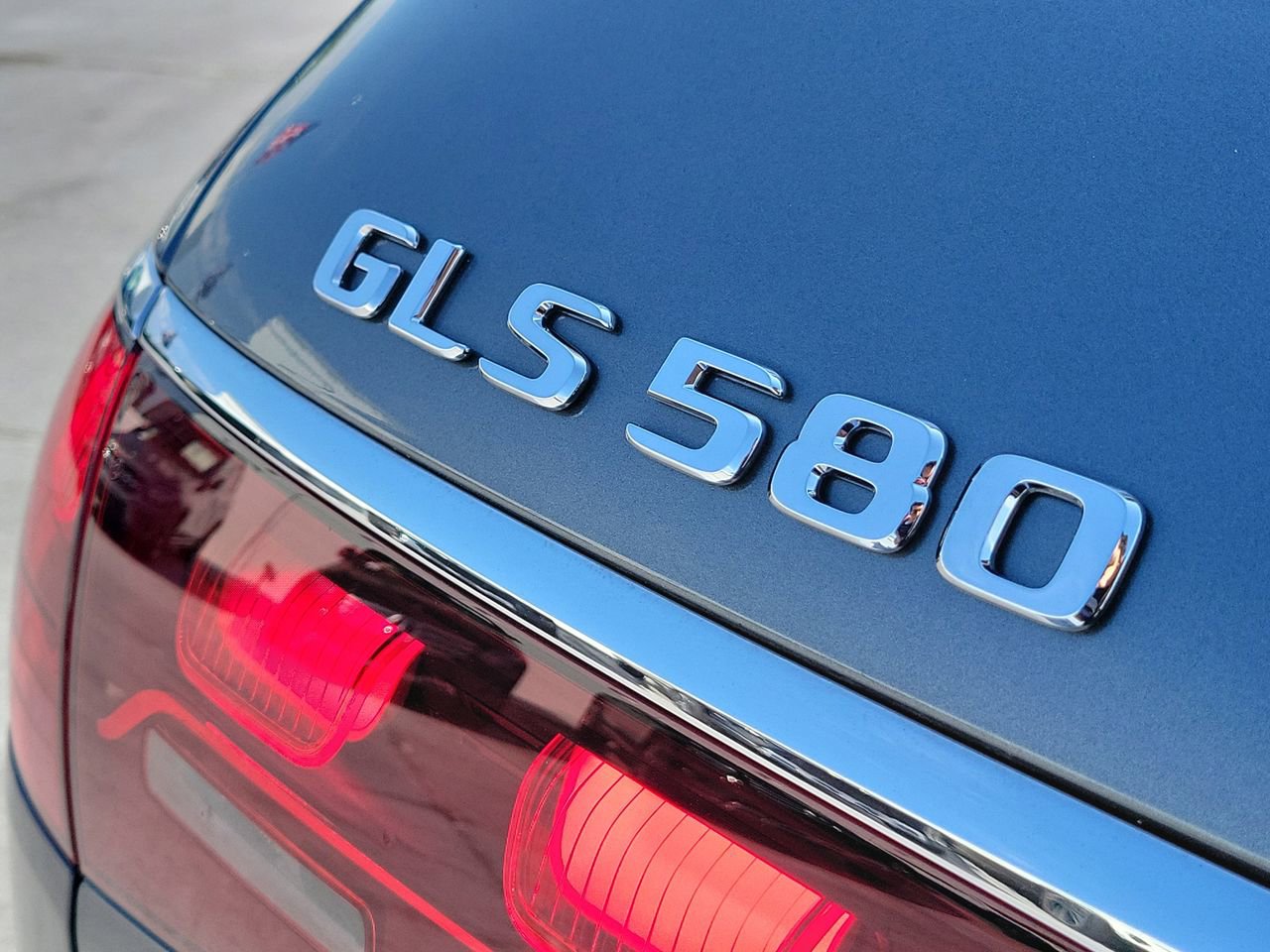 New 2026 Mercedes-Benz GLS 580 4MATIC image 9